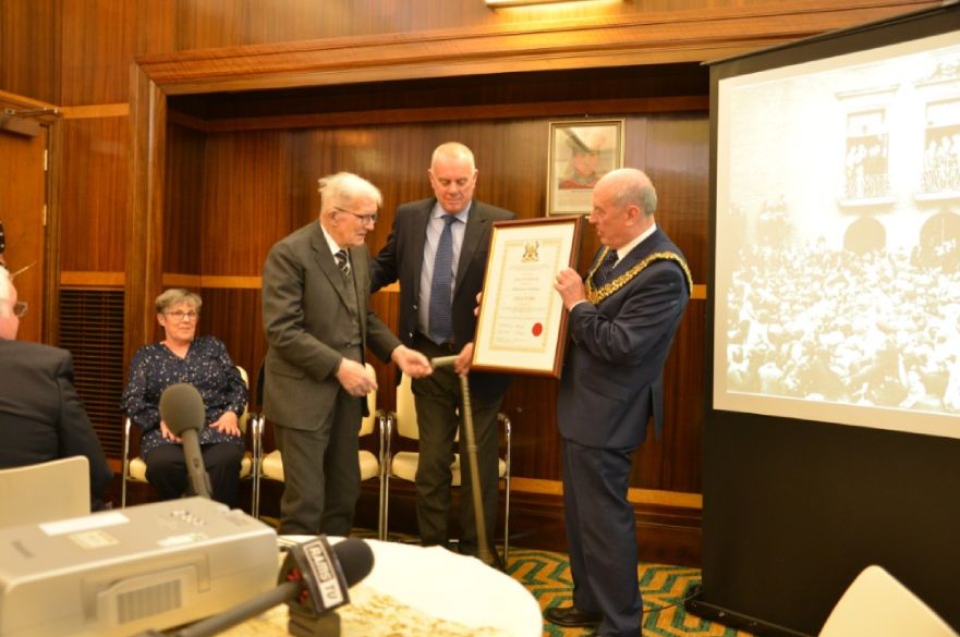 Derby County footballer Reg Harrison with the Mayor